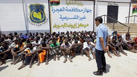 انتشال مئات المهاجرين من البحر قبالة ليبيا