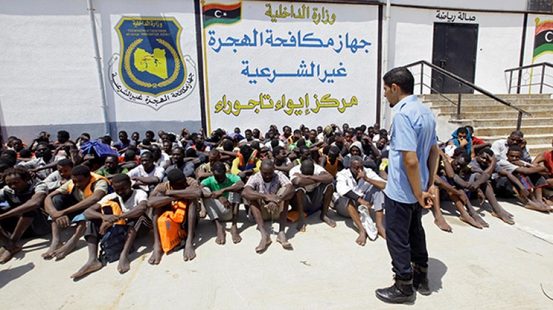 انتشال مئات المهاجرين من البحر قبالة ليبيا