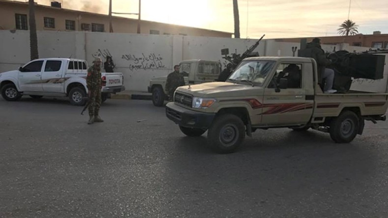 تسعة قتلى في اشتباكات قرب مطار في العاصمة الليبية