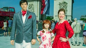 عزباء أمريكية تعيش مع عائلة اصطناعية !