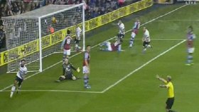 حينما يحتفل حكم إنجليزي بهدف موسى دامبيلي!!!