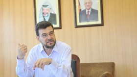 الجزائريون يمارسون “فلسطينيتهم” في الملاعب.. وقضيتنا امتداد للثورة الجزائرية