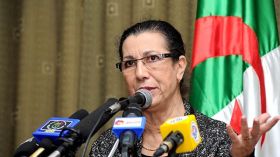 حنون: اتصلت بسلال وطلبت منه توضيحات