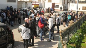 نقابات التربية تلوي ذراع بن غبريط