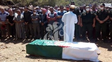 Chlef: Inhumation du Chahid du devoir national Znanda Mostafa à Ténès