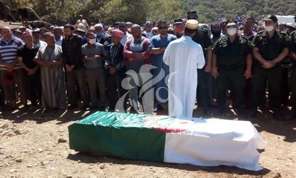 Chlef: Inhumation du Chahid du devoir national Znanda Mostafa à Ténès