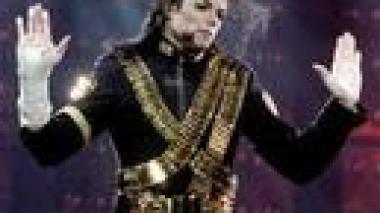 “Le Roi de la pop” Michael Jackson meurt à 50 ans