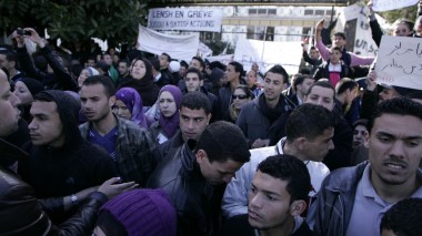 Algerian Students continue protests and blocked roads in Constantine