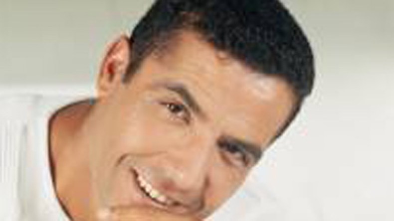 الشاب مامي مفاجأة عنابة يوم 27 مارس