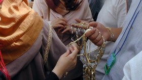 عائلات جزائرية تبيع مجوهراتها لشراء ملابس العيد