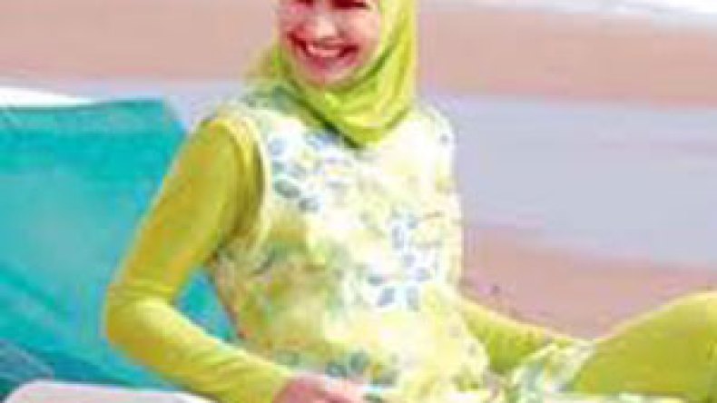 بالفيديو المايوه الإسلامي يكتسح الأسواق العربية والأزهر يرفض الإفتاء في ذلك