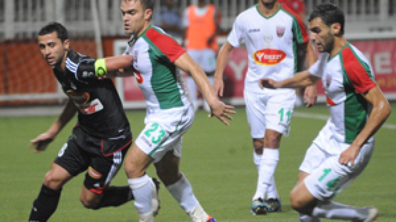 مخزن‭ ‬محطم‭ ‬بفوكة‭ ‬وغريب‭ ‬يصف‭ ‬بيليكانو‭ ‬بالمحتال