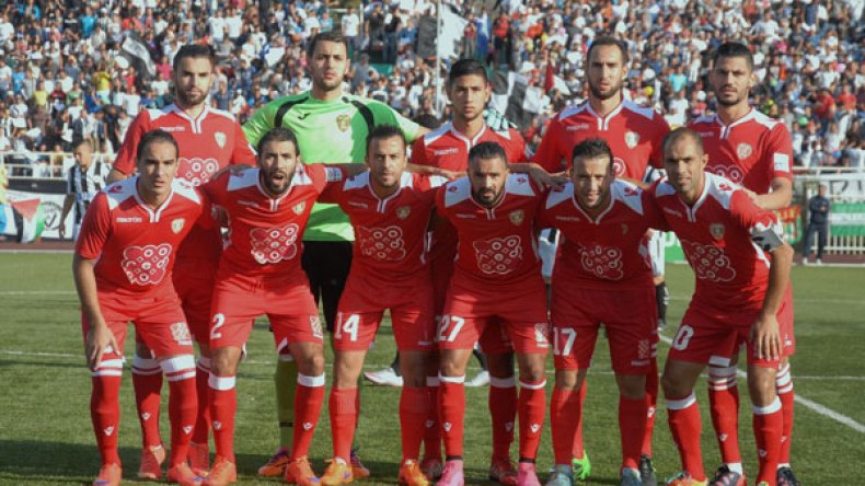 اللاعبون يفضلون التدرب بعيدا عن العلمة