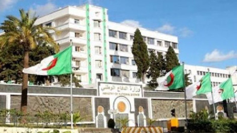 الجيش يعثر على جثة إرهابي ويدمّر 12 مخبأ بالبويرة وبرج بوعريريج