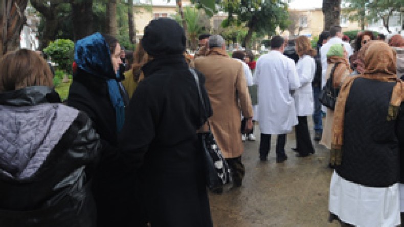 ولد  عباس  يصف  إضراب  شبه  الطبيين  بغير  الشرعي