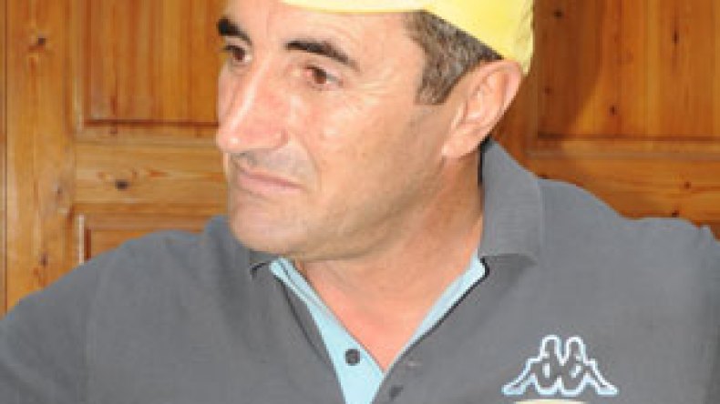 مناد‭.. ‬لا‭ ‬أفهم‭ ‬كيف‭ ‬يستدعي‭ ‬سعدان‭ ‬4‭ ‬حراس‭ ‬ويعتمد‭ ‬على‭ ‬واحد