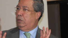 مهل يهاجم قسنطيني