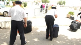 فضيحة تهز مطار هواري بومدين:حبس 5 مضيفين وضابطي شرطة بتهمة تهريب الكوكايين