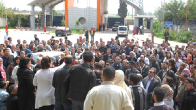 المئات من عمال “سونلغاز” في احتجاج جهوي أمام المؤسسة بوهران