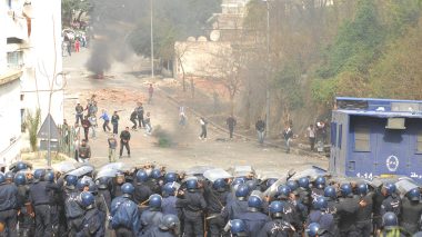 Violentes émeutes à Alger: une quarantaine de blessés