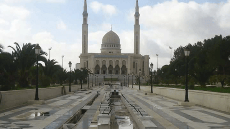 مسير شركة عالمية يشهر إسلامه بقسنطينة