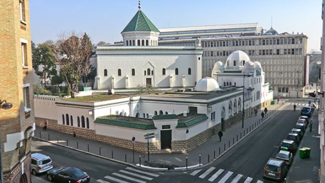 مسجد باريس وممثليات المسلمين تدعو للتبرع بالدم لضحايا التفجيرات