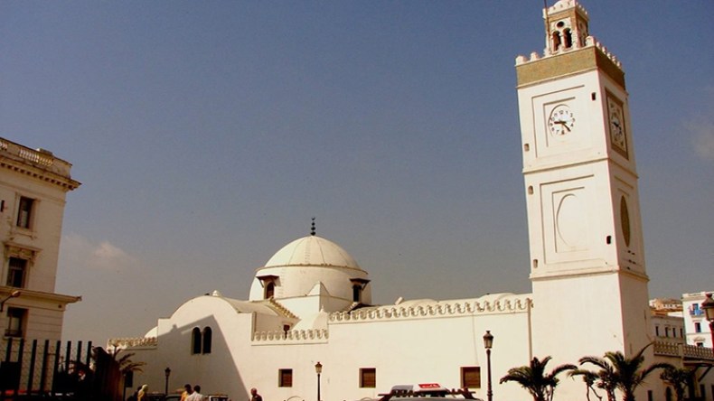 تنسيقية الأئمة تحذّر من استغلال المساجد لنشر الفوضى