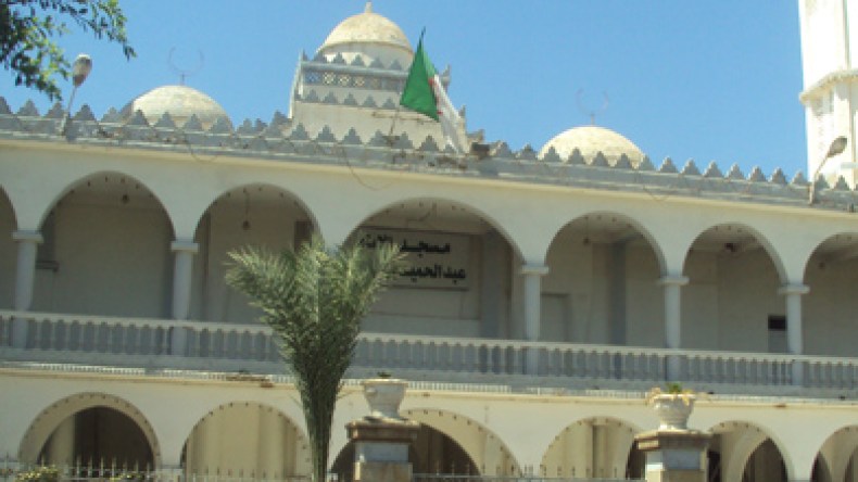 العثور على نسخة من المصحف الشريف داخل مرحاض بمسجد بن باديس بقالمة