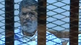 مرسي يغيب عن جلسة قضية التخابر “لدواع أمنية”