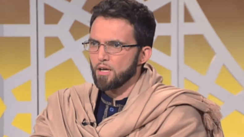 إمام جزائري فرنسي الجنسية يعترف بمثليته