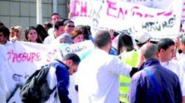 Angry Resident Doctors close Health Ministryâ€™s doors