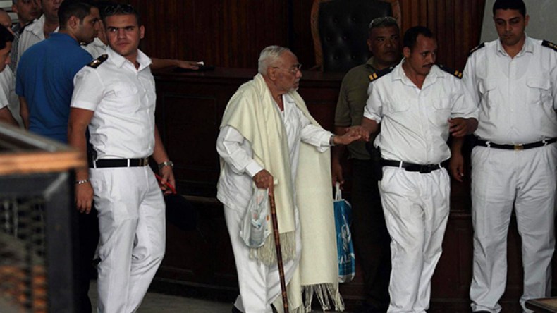 عاكف يجمع معارضين ومؤيدين لإخوان مصر على انتقاد نظام السيسي