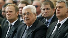 سجن وفصل ضابط فلسطيني دعا عباس لعدم حضور جنازة بيريز