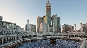 سلطات الحرم تعتقل شخصاً حاول إشعال النار في الكعبة