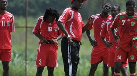 ‬مدرب مالاوي‮:‬ الجزائريون لا‮ ‬يجيدون اللعب على البساط الاصطناعي‮ ‬وسنهزمهم