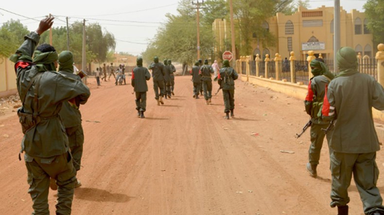 مقتل 11 جندياً مالياً في هجوم قرب الحدود مع بوركينافاسو