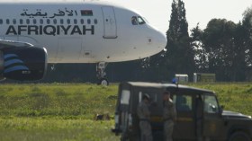 الإفراج عن ركاب الطائرة الليبية المختطفة في مالطا