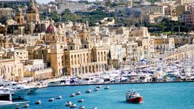 14 سائحا جزائريا يضربون عن الطعام في سجن مالطا بإيطاليا