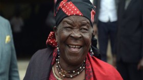 جدّة أوباما: باراك سيأكل ما أعددته له وطلبت منه زيارة قبر والده