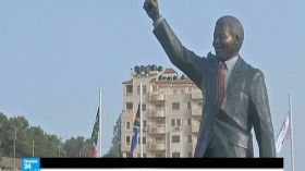 فلسطين: تدشين تمثال لنيلسون مانديلا في رام الله