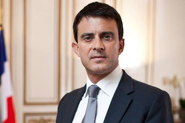 Valls accompagné de binationaux pour investir dans 32 projets en Algérie !