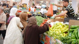 هستيريا وطوابير أمام المحلات رغم لهيب الأسعار