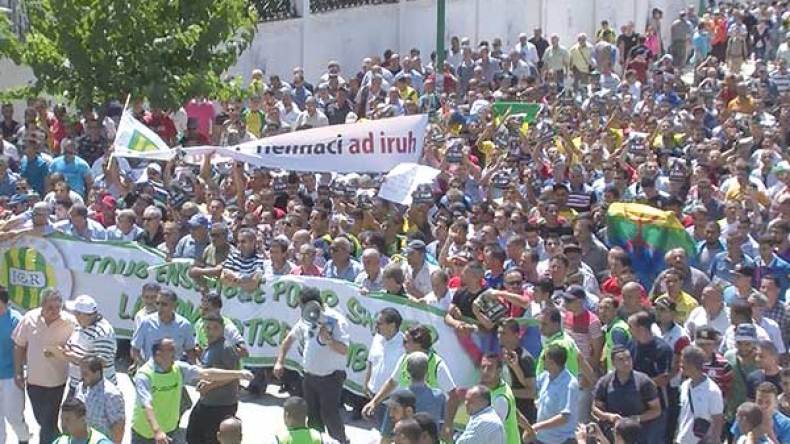 اعتصام آخر لمعارضي حناشي والإدارة تنقل التدريبات إلى تيقصراين