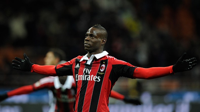 بيرلسكوني يصف بالوتيلي بـ “التفاحة الفاسدة”