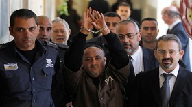 البرغوثي يهدد بالتوقف عن شرب المياه