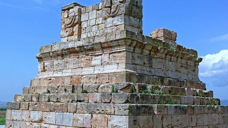 باحثون يشككون في حقيقة الشخص المدفون بضريح ماسينيسا بالخروب