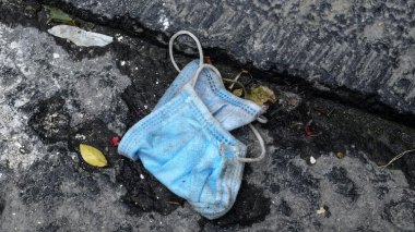 Masques jetés dans la rue : un appel au civisme !