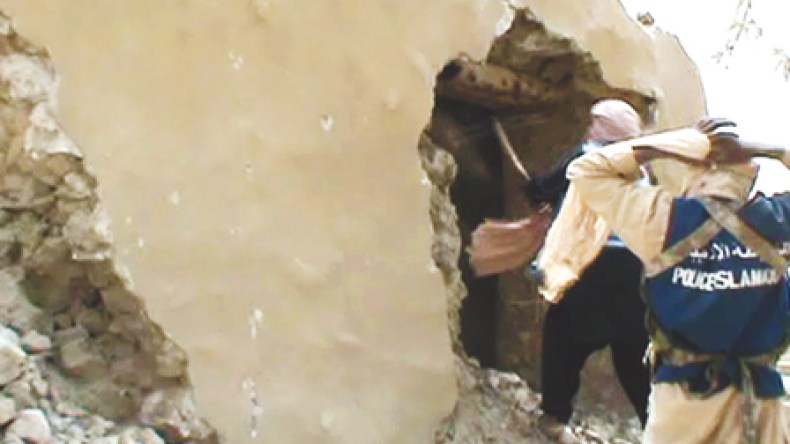 Tombs in Timbuktu's Djingareyber mosque 'destroyed'