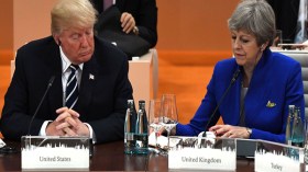 بريطانيا تحث ترامب على التمسك بالاتفاق النووي مع إيران