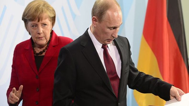 بوتين يؤجج التوتر بشأن اللاجئين في ألمانيا للإطاحة بميركل